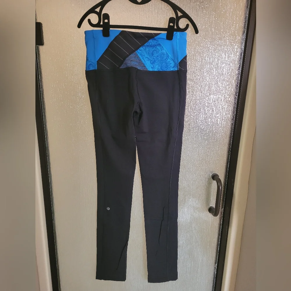 Lululemon Black and Blue workout Tights - Picture 3 of 4